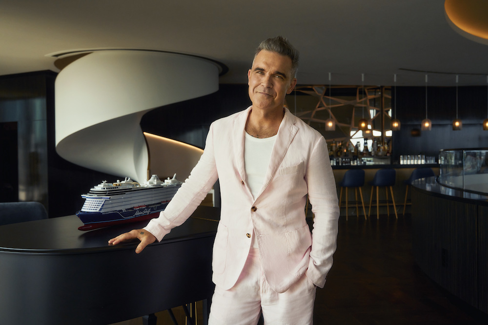 Einzigartiges Tauf-Event der Mein Schiff Relax mit Robbie Williams